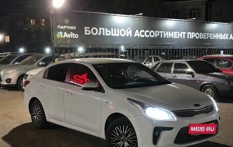 KIA Rio IV, 2018 год, 899 000 рублей, 2 фотография