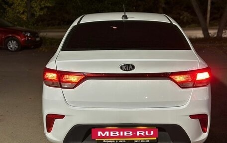 KIA Rio IV, 2018 год, 899 000 рублей, 5 фотография