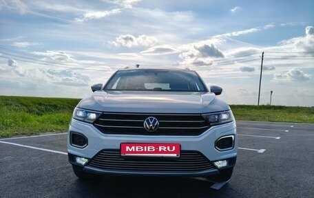 Volkswagen T-Roc I, 2022 год, 2 450 000 рублей, 2 фотография