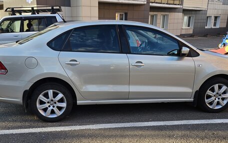 Volkswagen Polo VI (EU Market), 2011 год, 700 000 рублей, 3 фотография