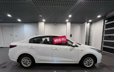 KIA Rio IV, 2018 год, 1 380 000 рублей, 2 фотография