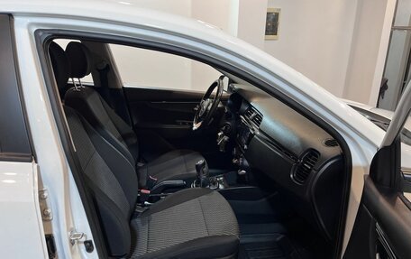 KIA Rio IV, 2018 год, 1 380 000 рублей, 29 фотография