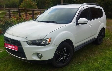 Mitsubishi Outlander III рестайлинг 3, 2010 год, 950 000 рублей, 1 фотография