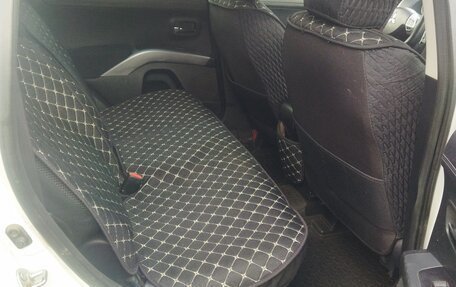 Mitsubishi Outlander III рестайлинг 3, 2010 год, 950 000 рублей, 8 фотография