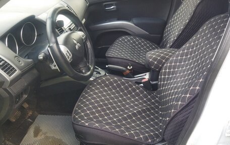Mitsubishi Outlander III рестайлинг 3, 2010 год, 950 000 рублей, 10 фотография