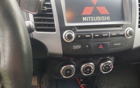 Mitsubishi Outlander III рестайлинг 3, 2010 год, 950 000 рублей, 12 фотография