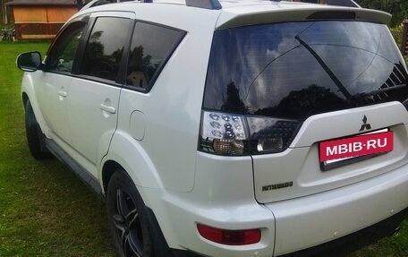 Mitsubishi Outlander III рестайлинг 3, 2010 год, 950 000 рублей, 6 фотография