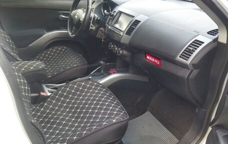 Mitsubishi Outlander III рестайлинг 3, 2010 год, 950 000 рублей, 9 фотография
