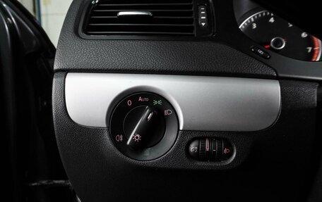 Volkswagen Jetta VI, 2011 год, 899 000 рублей, 12 фотография