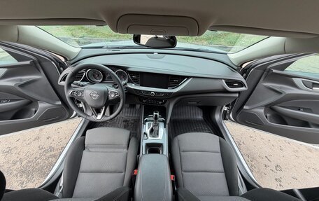 Opel Insignia II рестайлинг, 2017 год, 1 370 000 рублей, 14 фотография