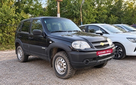 Chevrolet Niva I рестайлинг, 2017 год, 790 000 рублей, 3 фотография