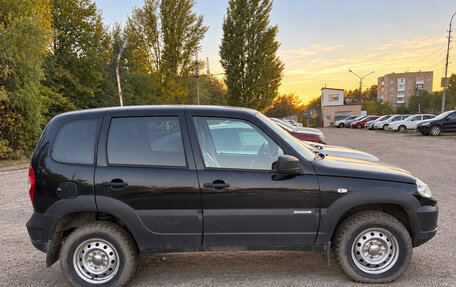 Chevrolet Niva I рестайлинг, 2017 год, 790 000 рублей, 4 фотография