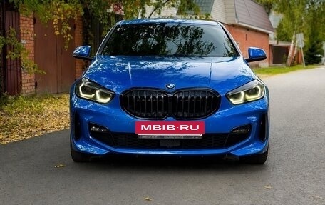 BMW 1 серия, 2021 год, 2 500 000 рублей, 3 фотография