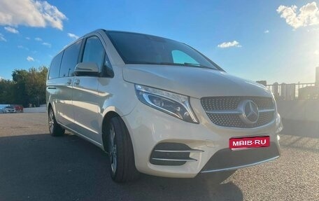 Mercedes-Benz V-Класс, 2020 год, 4 500 000 рублей, 1 фотография