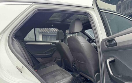 Volkswagen T-Roc I, 2022 год, 1 499 017 рублей, 10 фотография