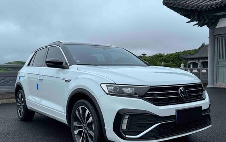Volkswagen T-Roc I, 2022 год, 1 499 017 рублей, 3 фотография