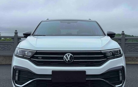Volkswagen T-Roc I, 2022 год, 1 499 017 рублей, 2 фотография
