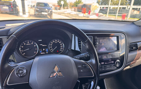 Mitsubishi Outlander III рестайлинг 3, 2016 год, 1 670 000 рублей, 11 фотография