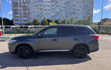Mitsubishi Outlander III рестайлинг 3, 2016 год, 1 670 000 рублей, 2 фотография