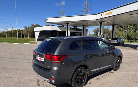Mitsubishi Outlander III рестайлинг 3, 2016 год, 1 670 000 рублей, 6 фотография