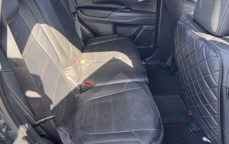 Mitsubishi Outlander III рестайлинг 3, 2016 год, 1 670 000 рублей, 13 фотография