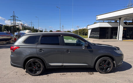 Mitsubishi Outlander III рестайлинг 3, 2016 год, 1 670 000 рублей, 5 фотография
