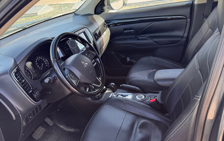Mitsubishi Outlander III рестайлинг 3, 2016 год, 1 670 000 рублей, 9 фотография