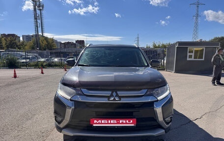 Mitsubishi Outlander III рестайлинг 3, 2016 год, 1 670 000 рублей, 3 фотография