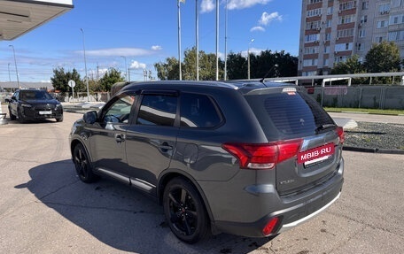 Mitsubishi Outlander III рестайлинг 3, 2016 год, 1 670 000 рублей, 8 фотография