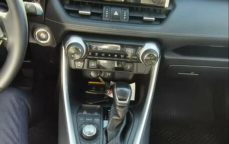 Toyota RAV4, 2020 год, 3 395 000 рублей, 6 фотография