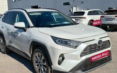 Toyota RAV4, 2020 год, 3 395 000 рублей, 2 фотография