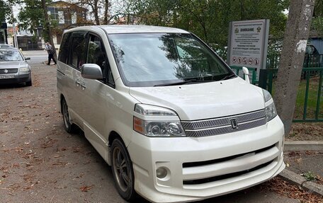 Toyota Voxy II, 2006 год, 450 000 рублей, 1 фотография