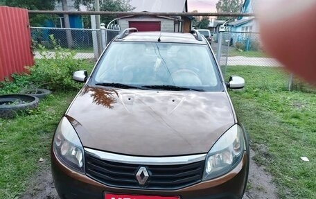 Renault Sandero II рестайлинг, 2013 год, 700 000 рублей, 1 фотография