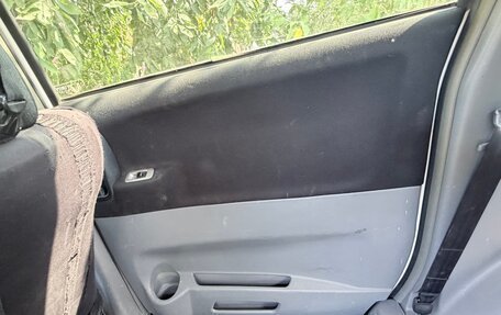 Toyota Voxy II, 2006 год, 450 000 рублей, 12 фотография