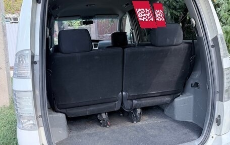 Toyota Voxy II, 2006 год, 450 000 рублей, 10 фотография