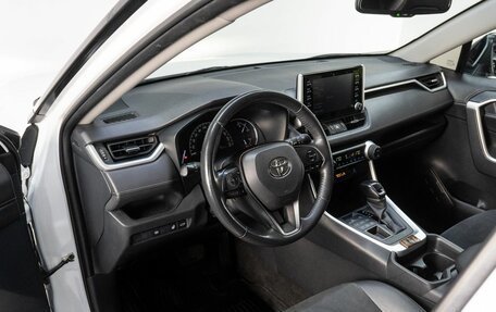 Toyota RAV4, 2021 год, 3 199 000 рублей, 5 фотография