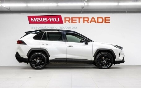 Toyota RAV4, 2021 год, 3 199 000 рублей, 2 фотография