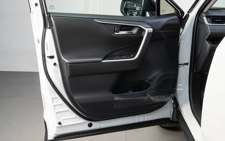 Toyota RAV4, 2021 год, 3 199 000 рублей, 6 фотография