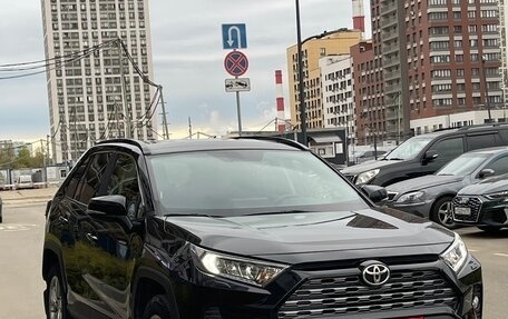Toyota RAV4, 2021 год, 3 570 000 рублей, 1 фотография