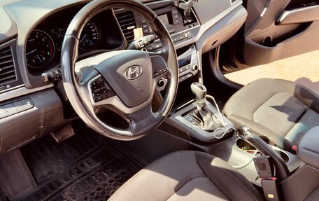 Hyundai Elantra VI рестайлинг, 2017 год, 1 600 000 рублей, 9 фотография