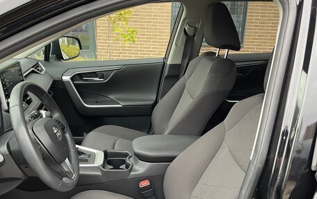Toyota RAV4, 2021 год, 3 570 000 рублей, 6 фотография