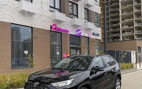 Toyota RAV4, 2021 год, 3 570 000 рублей, 3 фотография
