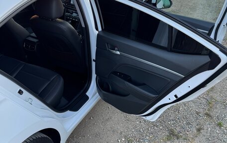 Hyundai Elantra VI рестайлинг, 2019 год, 1 650 000 рублей, 8 фотография
