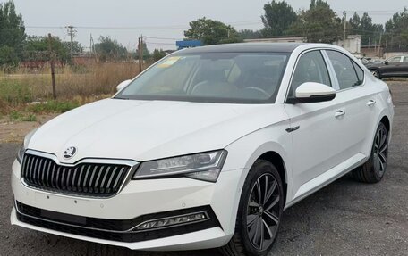 Skoda Superb III рестайлинг, 2025 год, 3 000 000 рублей, 4 фотография