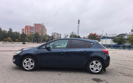Opel Astra J, 2010 год, 750 000 рублей, 2 фотография