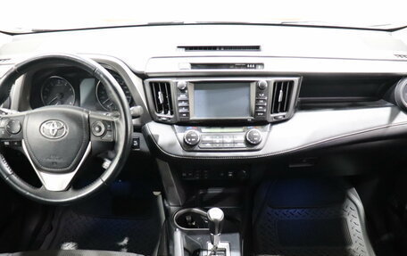 Toyota RAV4, 2017 год, 2 080 000 рублей, 14 фотография