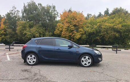 Opel Astra J, 2010 год, 750 000 рублей, 3 фотография