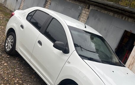 Renault Logan II, 2019 год, 750 000 рублей, 3 фотография