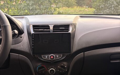 Hyundai Solaris II рестайлинг, 2011 год, 610 000 рублей, 9 фотография