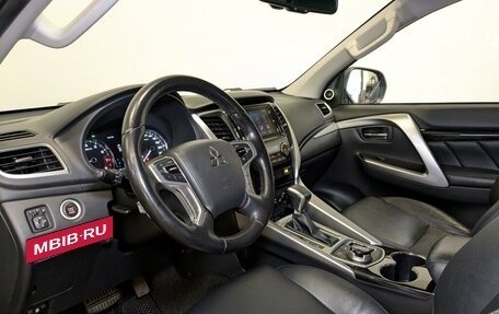 Mitsubishi Pajero Sport III рестайлинг, 2017 год, 3 100 000 рублей, 3 фотография